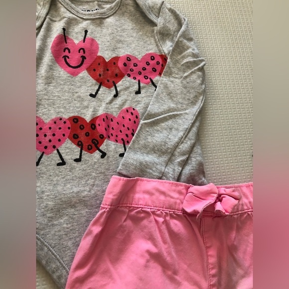 Old Navy|Mixed brand baby girl outfit,gray long sleeve bodysuit HEART print••• - Picture 2 of 5